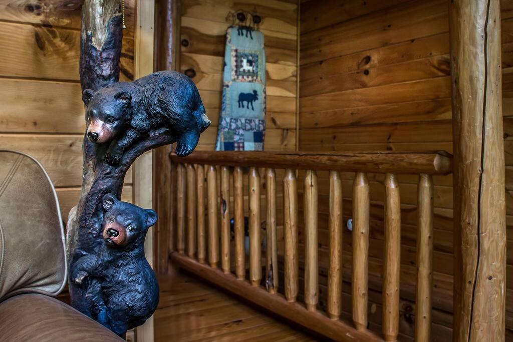 Holly Tree Hideaway - Semi Secluded Mtn Setting Villa Sevierville Ngoại thất bức ảnh