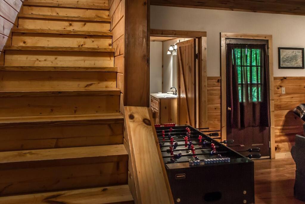 Holly Tree Hideaway - Semi Secluded Mtn Setting Villa Sevierville Ngoại thất bức ảnh