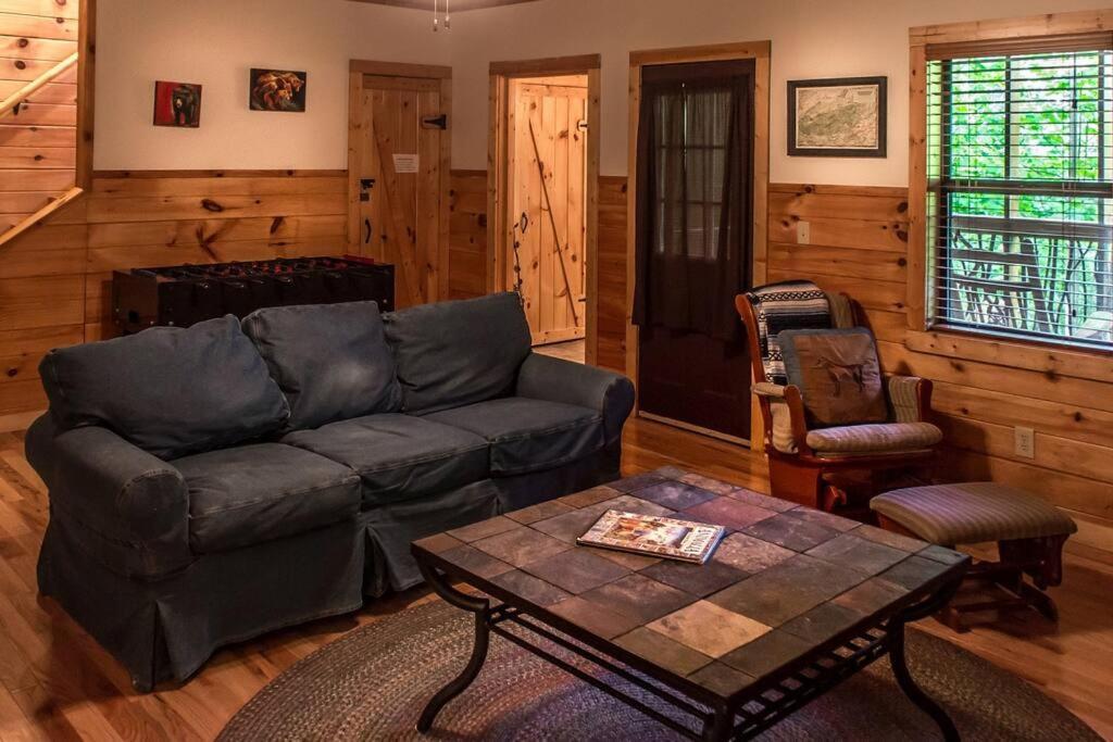 Holly Tree Hideaway - Semi Secluded Mtn Setting Villa Sevierville Ngoại thất bức ảnh