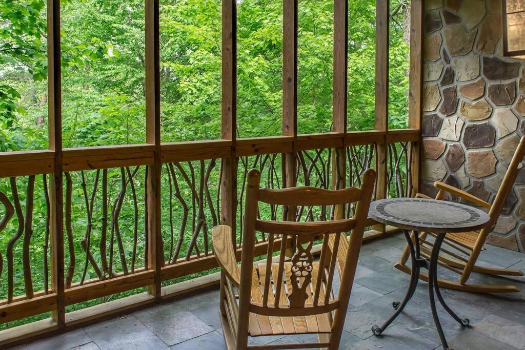 Holly Tree Hideaway - Semi Secluded Mtn Setting Villa Sevierville Ngoại thất bức ảnh
