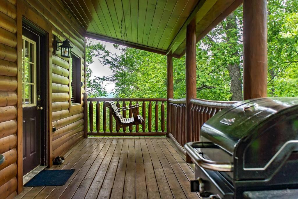 Holly Tree Hideaway - Semi Secluded Mtn Setting Villa Sevierville Ngoại thất bức ảnh